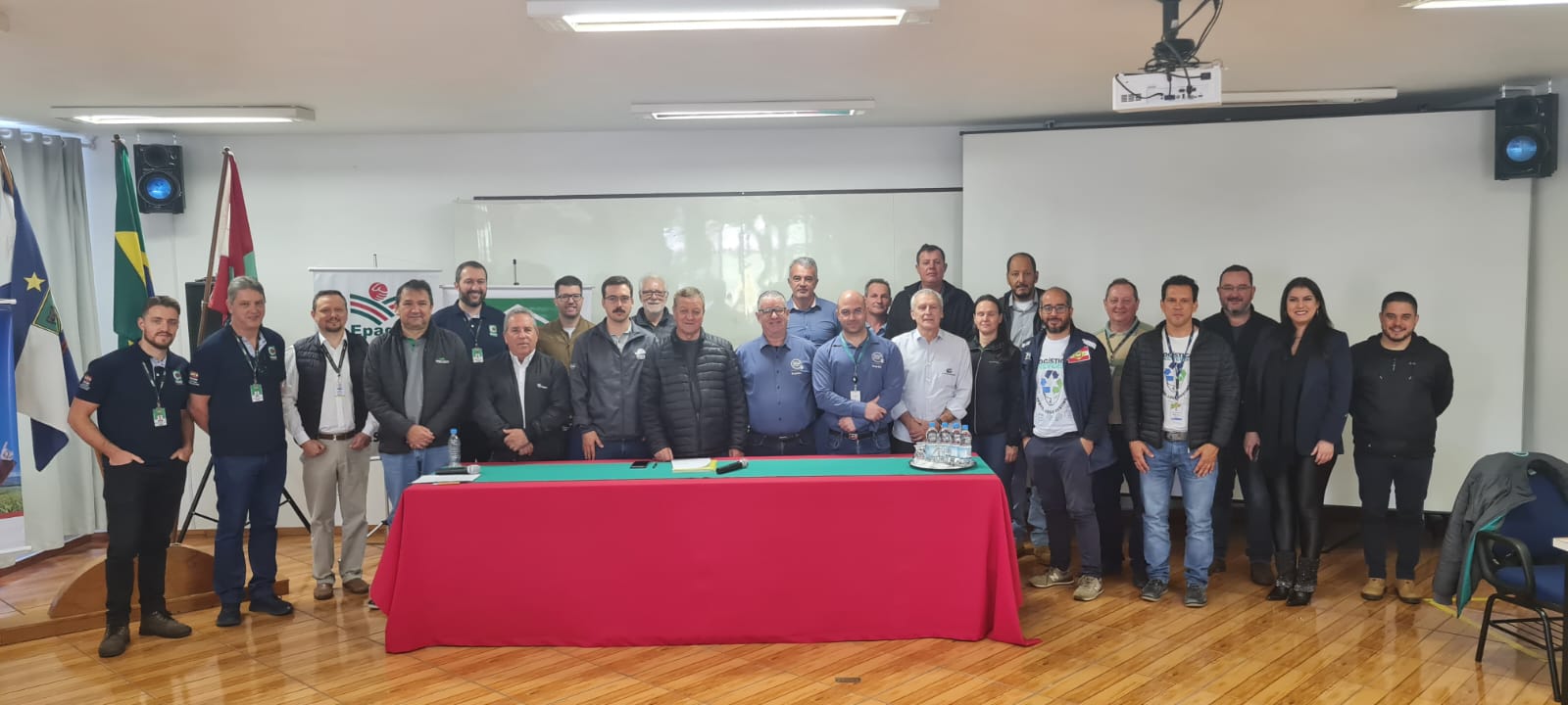 Dia Nacional do Campo Limpo: Governo do Estado recebe reconhecimento do InpEV pelas práticas sustentáveis