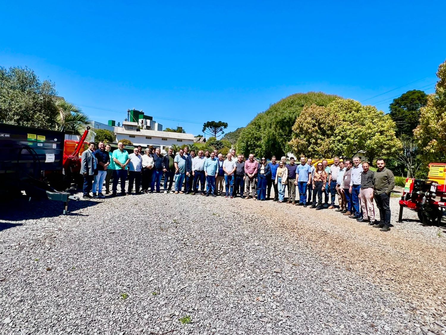 Governo do Estado entrega 131 equipamentos agrícolas para 37 municípios em evento realizado em Campos Novos