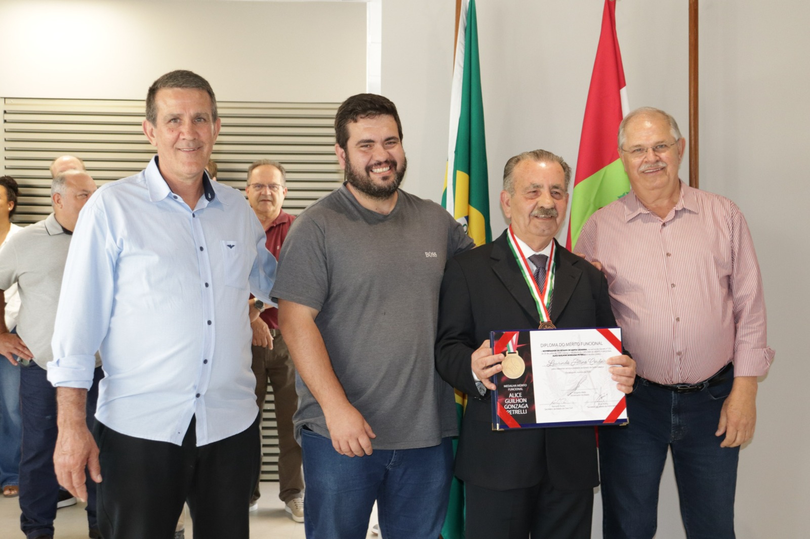 Medalha do Mérito Funcional é entregue a servidor com 41 anos de serviço na Sape
